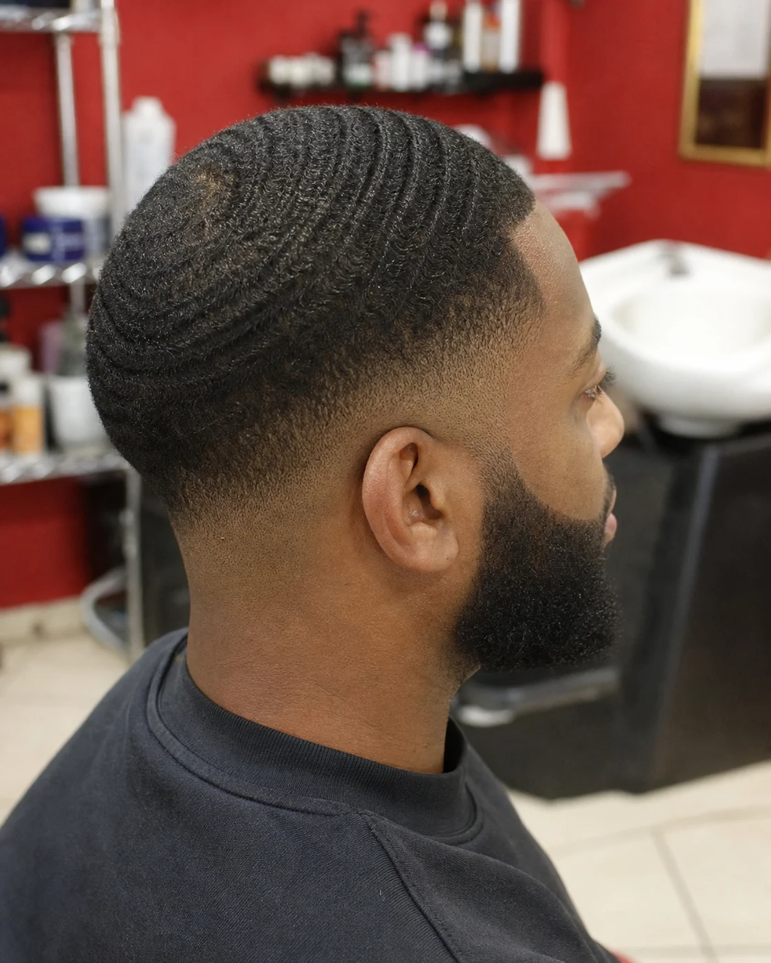 Sfumatura con onde e barba curata a La Chic Hair Salon Sondrio