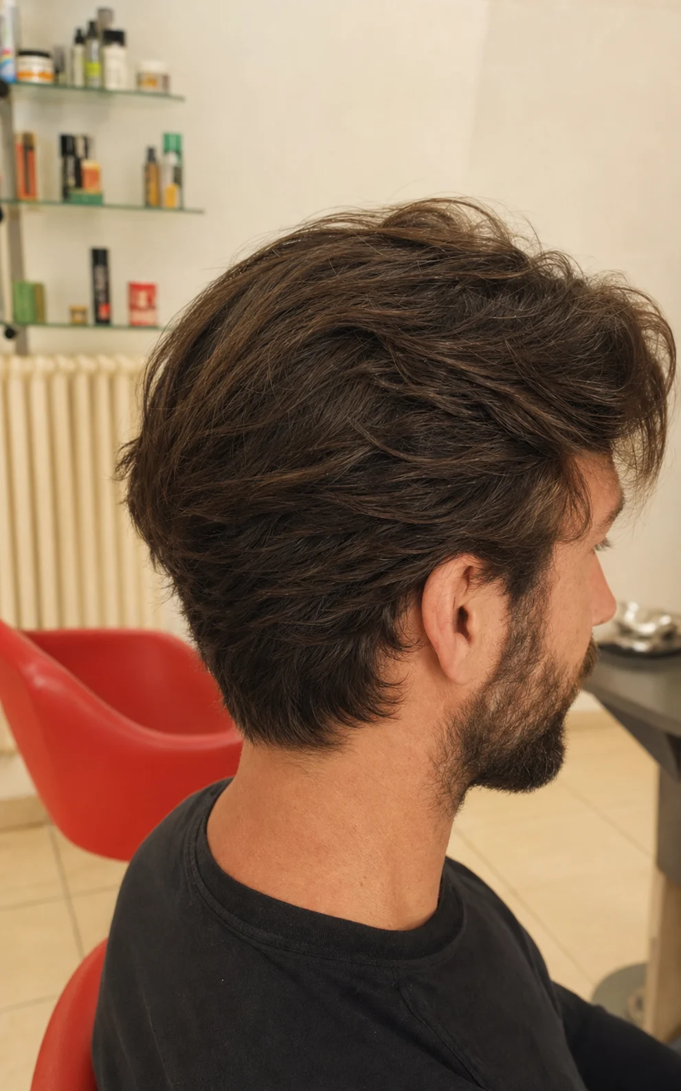 Taglio uomo medio pettinato con movimento